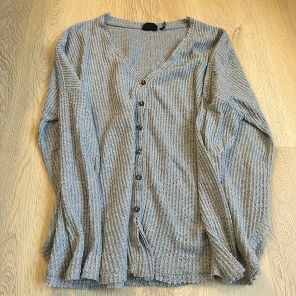 Great condition. Oversized size small great sweater from urban outfitters. - Picture 1 of 3